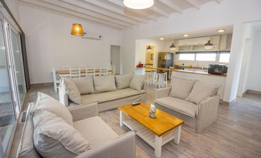 Alquiler temporal, Casa, Costa Esmeralda, barrio Golf, lote al 500