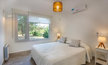 Alquiler temporal, Casa, Costa Esmeralda, barrio Golf, lote al 500