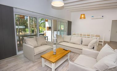 Alquiler temporal, Casa, Costa Esmeralda, barrio Golf, lote al 500