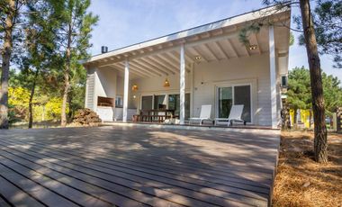 Alquiler temporal, Casa, Costa Esmeralda, barrio Golf, lote al 500