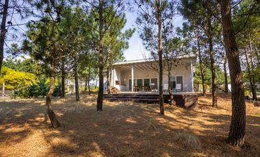 Alquiler temporal, Casa, Costa Esmeralda, barrio Golf, lote al 500