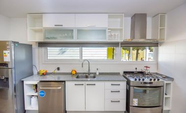 Alquiler temporal, Casa, Costa Esmeralda, barrio Golf, lote al 500