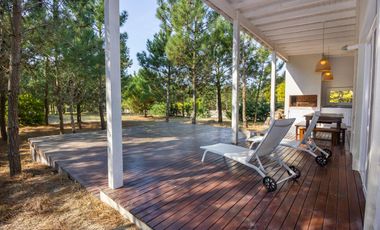 Alquiler temporal, Casa, Costa Esmeralda, barrio Golf, lote al 500