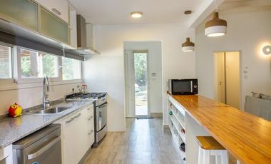 Alquiler temporal, Casa, Costa Esmeralda, barrio Golf, lote al 500