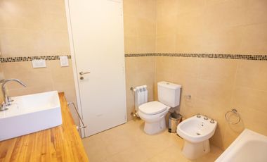 Alquiler temporal, Casa, Costa Esmeralda, barrio Golf, lote al 500