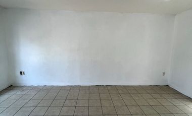 CASA EN VENTA 2 PLANTAS, 3 RECÁMARAS, 2 BAÑOS, COCHERA PARA 2 AUTOS