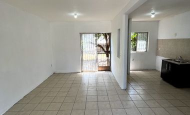 CASA EN VENTA 2 PLANTAS, 3 RECÁMARAS, 2 BAÑOS, COCHERA PARA 2 AUTOS