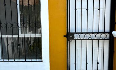 CASA EN VENTA 2 PLANTAS, 3 RECÁMARAS, 2 BAÑOS, COCHERA PARA 2 AUTOS