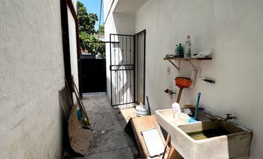 CASA EN VENTA 2 PLANTAS, 3 RECÁMARAS, 2 BAÑOS, COCHERA PARA 2 AUTOS