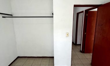 CASA EN VENTA 2 PLANTAS, 3 RECÁMARAS, 2 BAÑOS, COCHERA PARA 2 AUTOS