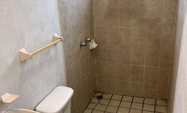 CASA EN VENTA 2 PLANTAS, 3 RECÁMARAS, 2 BAÑOS, COCHERA PARA 2 AUTOS