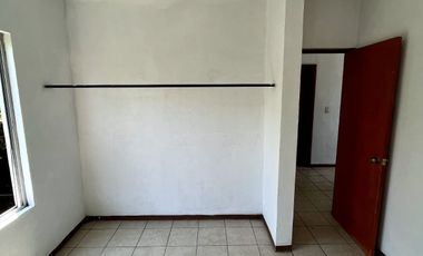 CASA EN VENTA 2 PLANTAS, 3 RECÁMARAS, 2 BAÑOS, COCHERA PARA 2 AUTOS