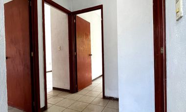 CASA EN VENTA 2 PLANTAS, 3 RECÁMARAS, 2 BAÑOS, COCHERA PARA 2 AUTOS