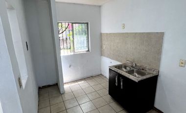 CASA EN VENTA 2 PLANTAS, 3 RECÁMARAS, 2 BAÑOS, COCHERA PARA 2 AUTOS