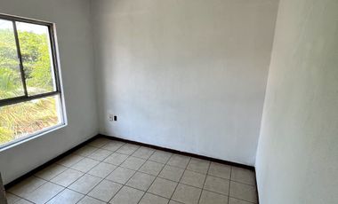 CASA EN VENTA 2 PLANTAS, 3 RECÁMARAS, 2 BAÑOS, COCHERA PARA 2 AUTOS