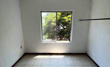 CASA EN VENTA 2 PLANTAS, 3 RECÁMARAS, 2 BAÑOS, COCHERA PARA 2 AUTOS