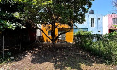 CASA EN VENTA 2 PLANTAS, 3 RECÁMARAS, 2 BAÑOS, COCHERA PARA 2 AUTOS