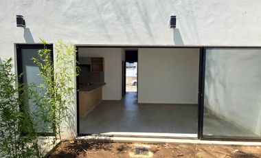 CASA EN VENTA, 2 RECÁMARAS, 2 BAÑOS COMPLETOS, COCHERA PARA 1 AUTO