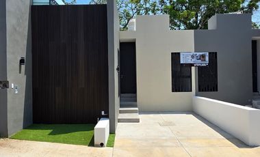 CASA EN VENTA, 2 RECÁMARAS, 2 BAÑOS COMPLETOS, COCHERA PARA 1 AUTO