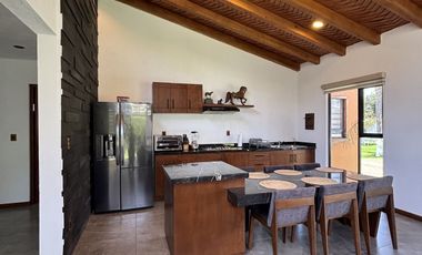 Casa en venta con salida al lago de  Pátzcuaro, Santiago Tzipijo, Michoacán