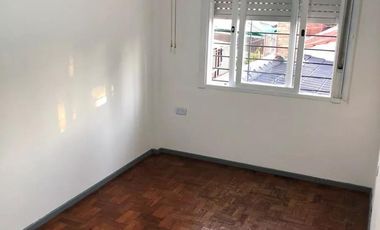 Casa en venta - 4 Dormitorios 2 Baños - Cochera - 300Mts2 - Merlo