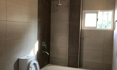 Casa en venta - 4 Dormitorios 2 Baños - Cochera - 300Mts2 - Merlo