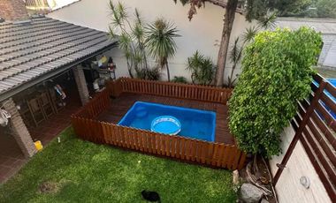 Casa en venta - 4 Dormitorios 2 Baños - Cochera - 300Mts2 - Merlo