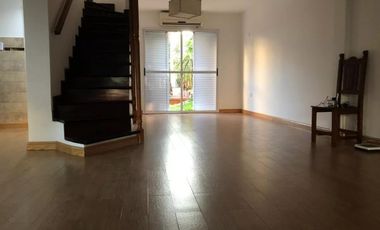 Casa en venta - 4 Dormitorios 2 Baños - Cochera - 300Mts2 - Merlo