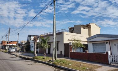 Casa en venta - 2 Dormitorios 2 Baños - Cochera - 200Mts2 - Bernal