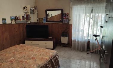 Casa en venta - 2 Dormitorios 2 Baños - Cochera - 200Mts2 - Bernal