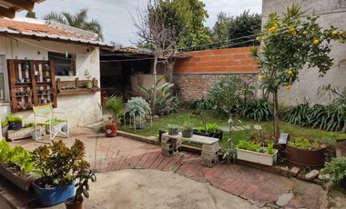Casa en venta - 2 Dormitorios 2 Baños - Cochera - 200Mts2 - Bernal