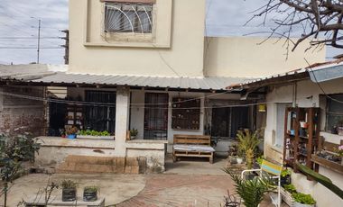 Casa en venta - 2 Dormitorios 2 Baños - Cochera - 200Mts2 - Bernal