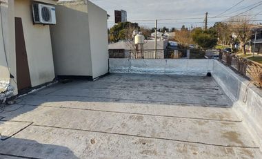 Casa en venta - 2 Dormitorios 2 Baños - Cochera - 200Mts2 - Bernal