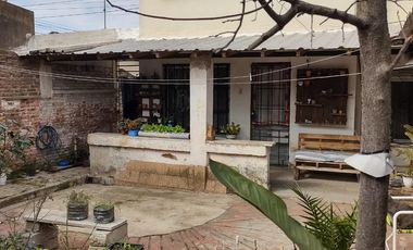 Casa en venta - 2 Dormitorios 2 Baños - Cochera - 200Mts2 - Bernal