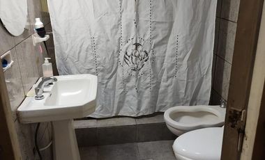 Casa en venta - 2 Dormitorios 2 Baños - Cochera - 200Mts2 - Bernal