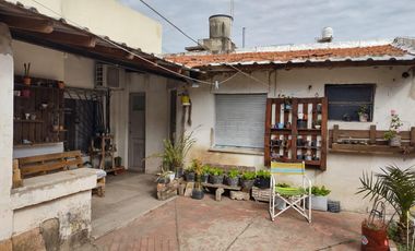 Casa en venta - 2 Dormitorios 2 Baños - Cochera - 200Mts2 - Bernal