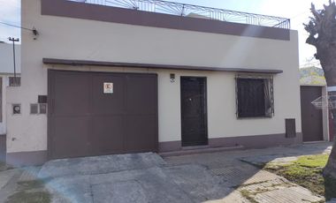 Casa en venta - 2 Dormitorios 2 Baños - Cochera - 200Mts2 - Bernal