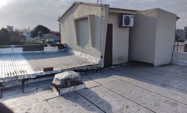 Casa en venta - 2 Dormitorios 2 Baños - Cochera - 200Mts2 - Bernal