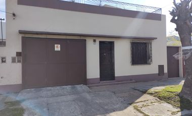 Casa en venta - 2 Dormitorios 2 Baños - Cochera - 200Mts2 - Bernal