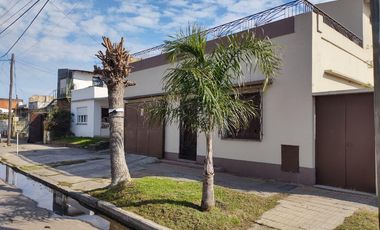 Casa en venta - 2 Dormitorios 2 Baños - Cochera - 200Mts2 - Bernal