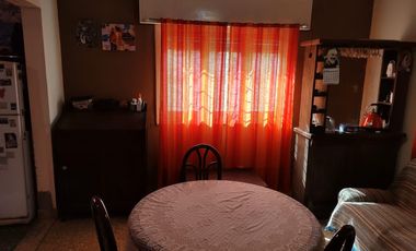 Casa en venta - 2 Dormitorios 2 Baños - Cochera - 200Mts2 - Bernal