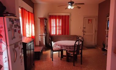 Casa en venta - 2 Dormitorios 2 Baños - Cochera - 200Mts2 - Bernal