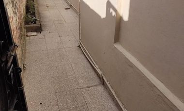 Casa en venta - 2 Dormitorios 2 Baños - Cochera - 200Mts2 - Bernal