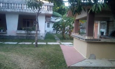 VENTA DE  TERRENO  Y  CASA CON ALBERCA