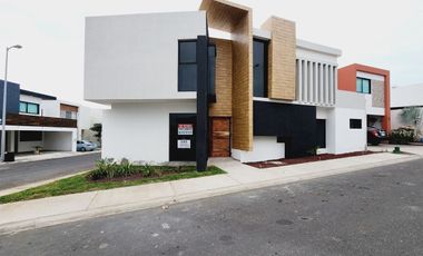 Casa en VENTA EN ESQUINA fraccionamiento LOMAS DE LA RIOJA