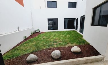 Casa en VENTA EN ESQUINA fraccionamiento LOMAS DE LA RIOJA