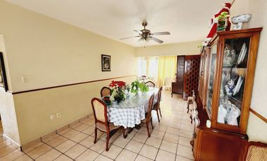 Casa VENTA terreno grande para casa,  oficinas o hacer edificio Colonia Zaragoza