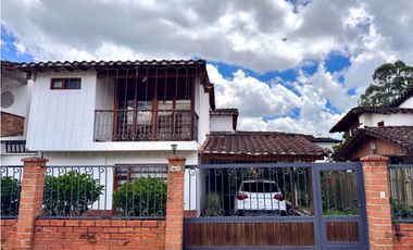 Vendo hermosa casa reformada en Rionegro. Sector Jumbo