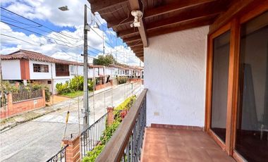 Vendo hermosa casa reformada en Rionegro. Sector Jumbo