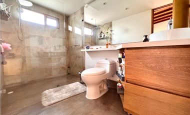 Vendo hermosa casa reformada en Rionegro. Sector Jumbo